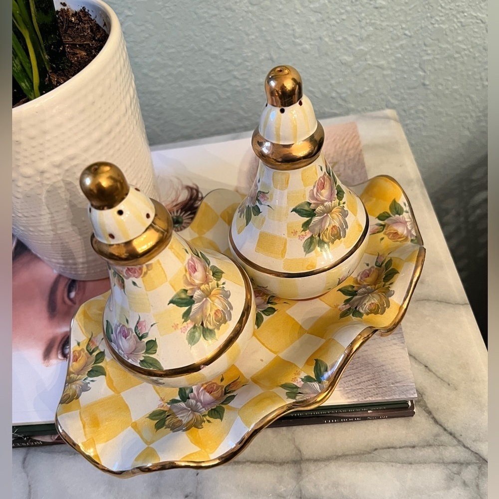 MACKENZIE-CHILDS Honeymoon Lemon Curd Salt & Pepperer Shaker & Tray Gold Trim - Picture 2 of 6